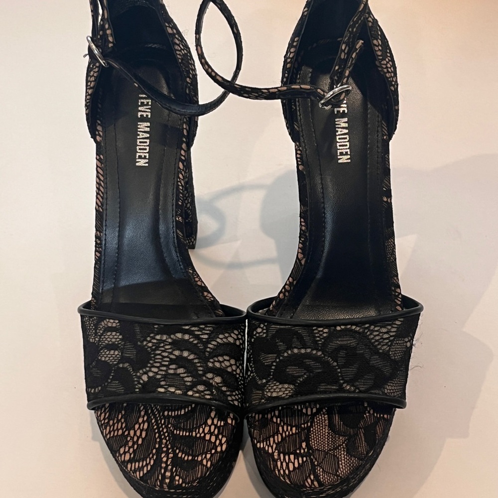BRAND NEW Steve Madden Black Lace Plat Heels - Picture 3 of 4